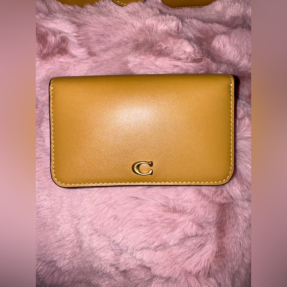 Coach Essential Card Case in Honey Brown